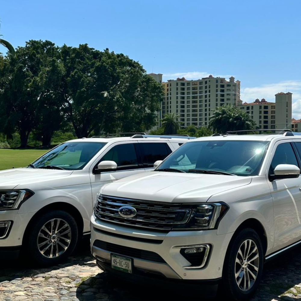White Ford Expedition 2018 up to 6 people